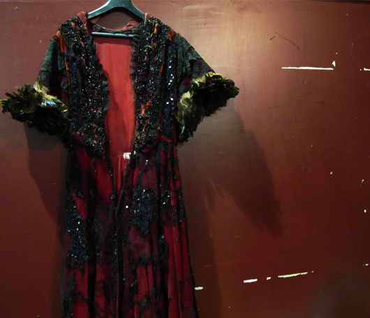 10-velours-sequins-plumes-et-dentelles.jpg 10-velours-sequins-plumes-et-dentelles.jpg