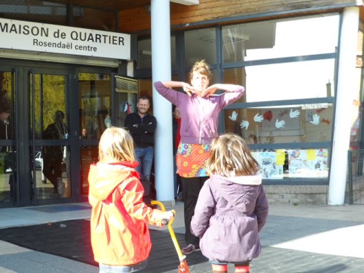 Dorothée danse au soleil
